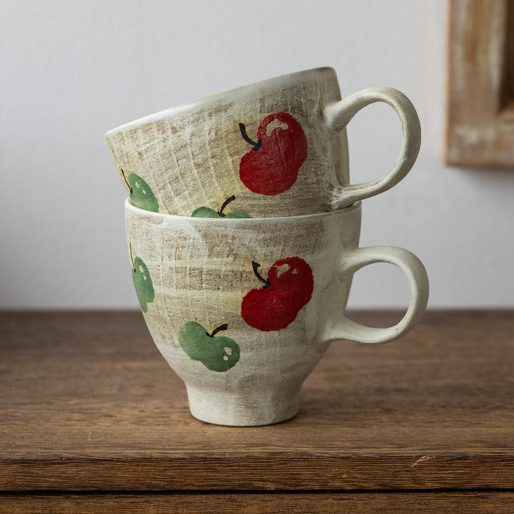 Japanese Retro Ceramic Mug | Hand-Painted Apple Design | 480ml Large Capacity Coffee Tea Cup