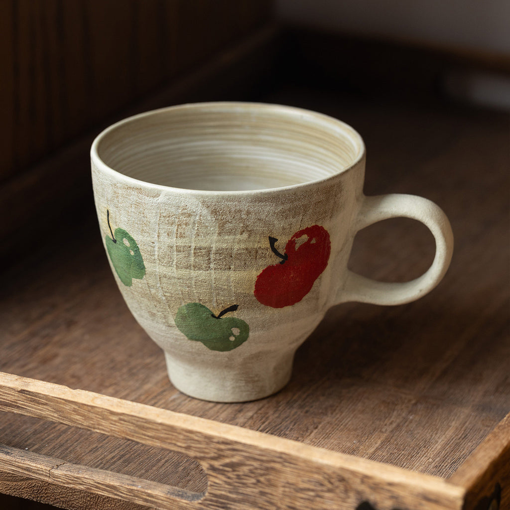 Japanese Retro Ceramic Mug | Hand-Painted Apple Design | 480ml Large Capacity Coffee Tea Cup