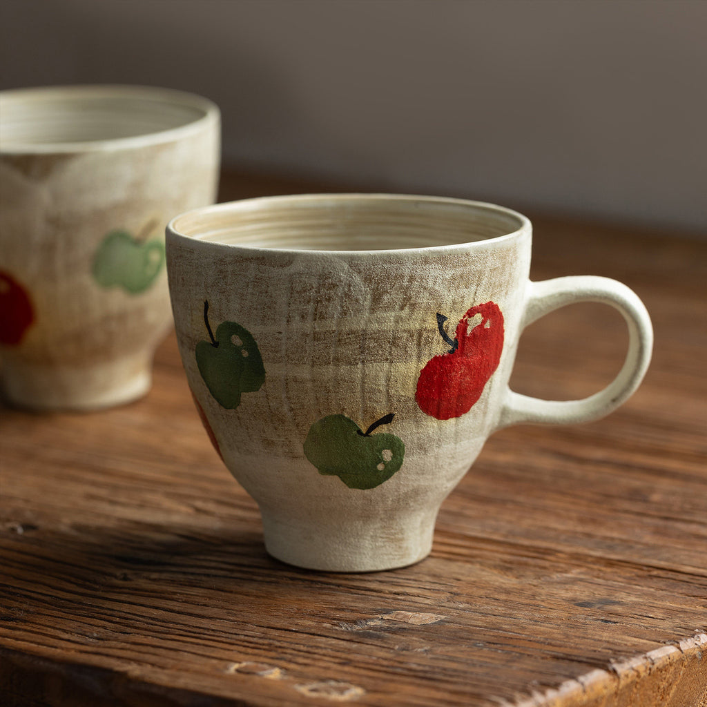Japanese Retro Ceramic Mug | Hand-Painted Apple Design | 480ml Large Capacity Coffee Tea Cup